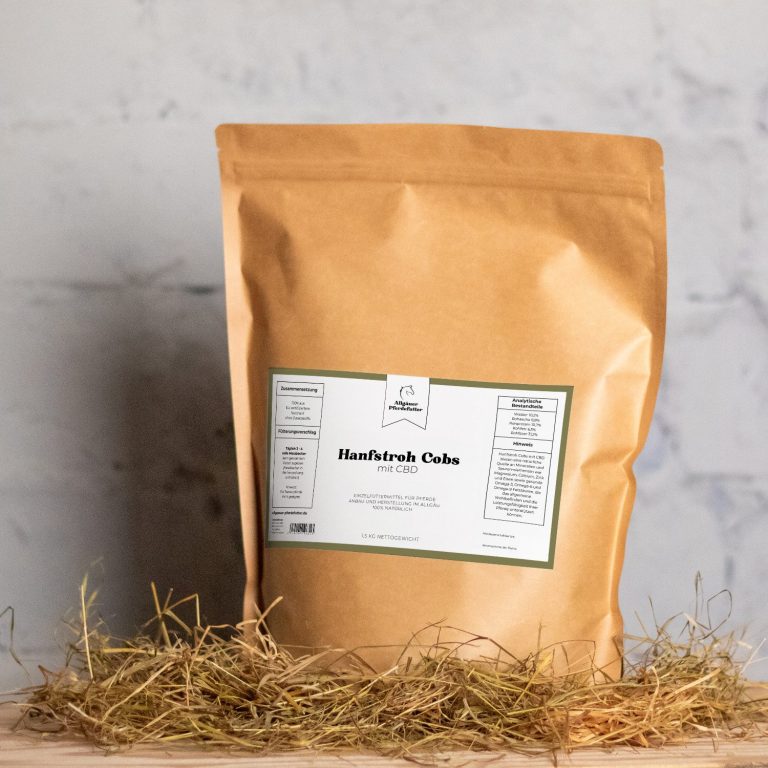 Hanfstroh Cobs mit CBD bieten eine natürliche Quelle an Mineralien und Spurenelementen wie Magnesium, Calcium, Zink und Eisen sowie gesunde Omega-3, Omega-6 und Omega-9 Fettsäuren, die das allgemeine Wohlbefinden und die Leistungsfähigkeit Ihrer Pferde unterstützen können.